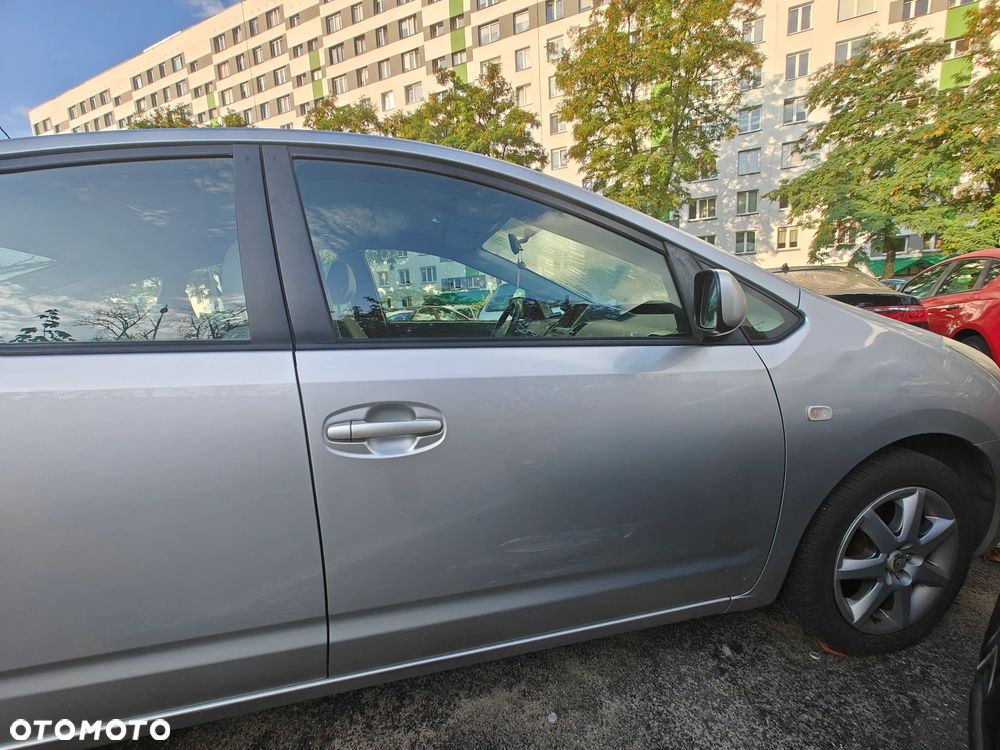 Toyota Prius - 4