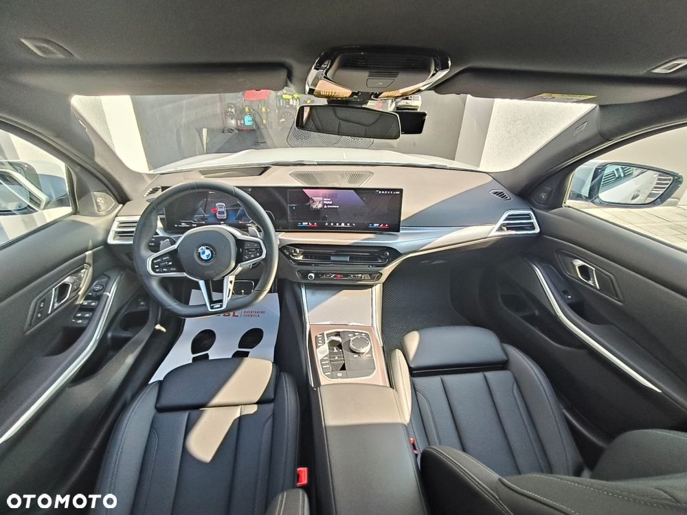 BMW Seria 3 330i xDrive M Sport - 18