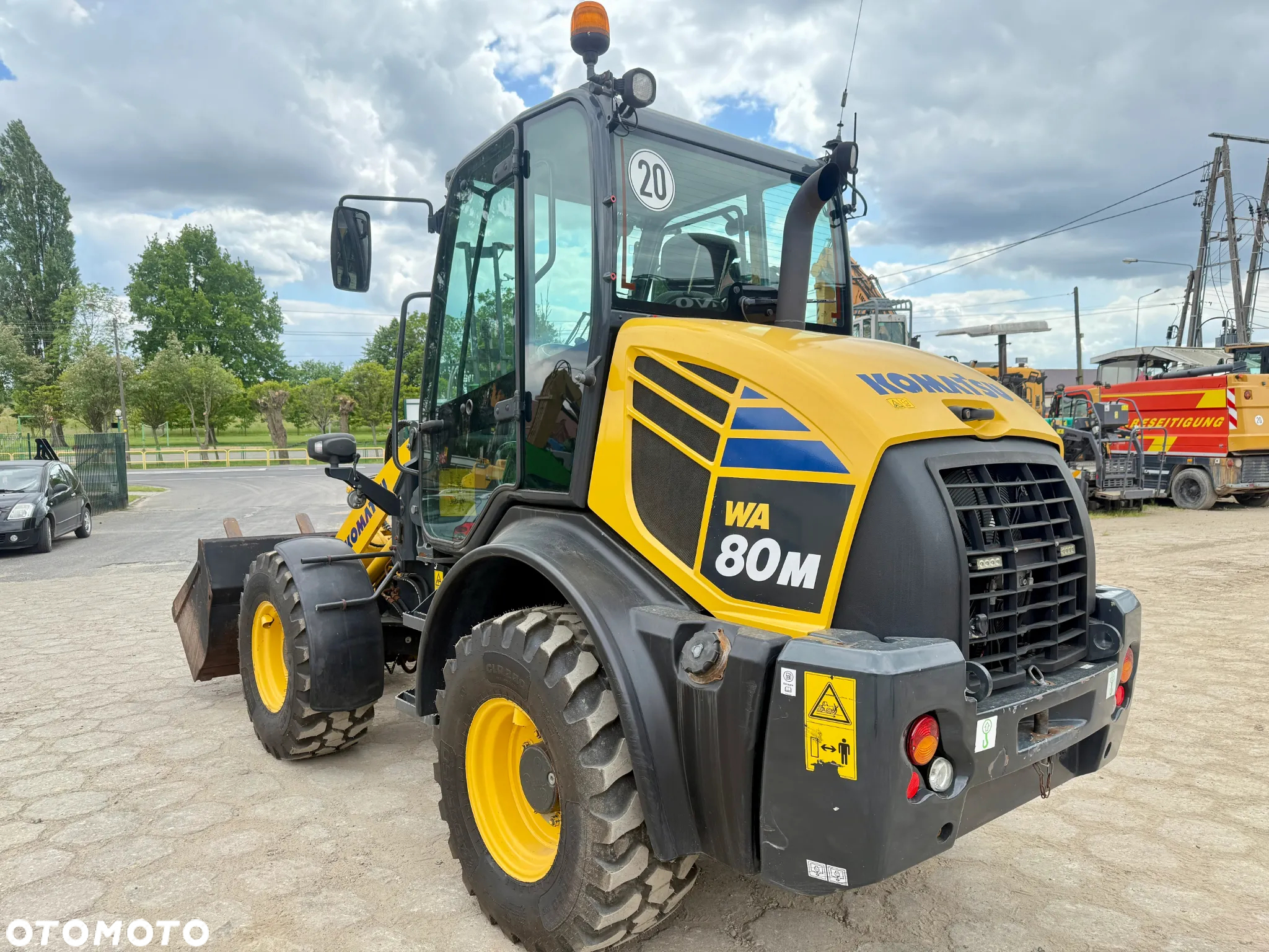 Komatsu ładowarka kołowa przegubowa WA80 centralne smarowanie NOWE opony - 2