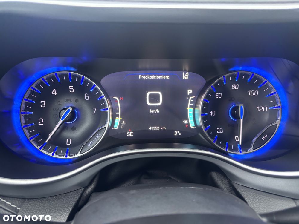 Chrysler Pacifica - 27