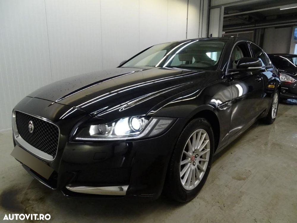 Jaguar XF 20d RWD E-Performance Prestige - 32