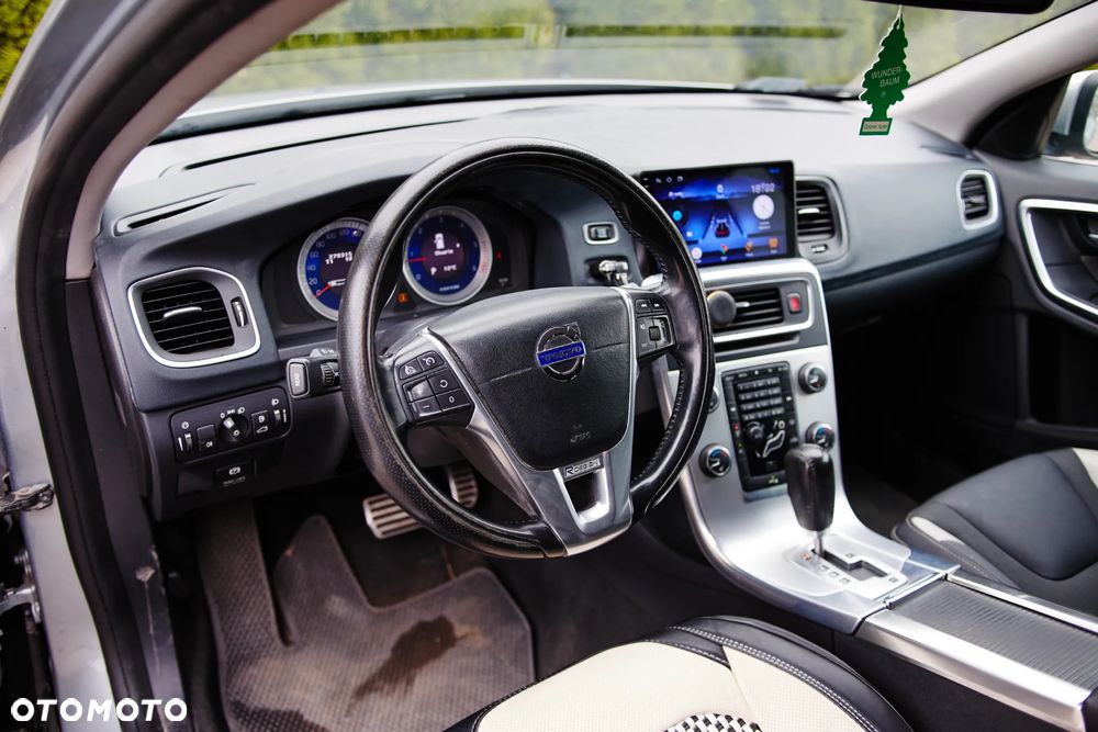 Volvo V60 D4 Geartronic RDesign - 13
