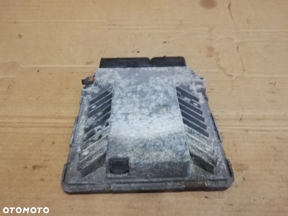 Komputer silnika ECU VW PASSAT B6 03G906018CE 2.0L diesel - 1