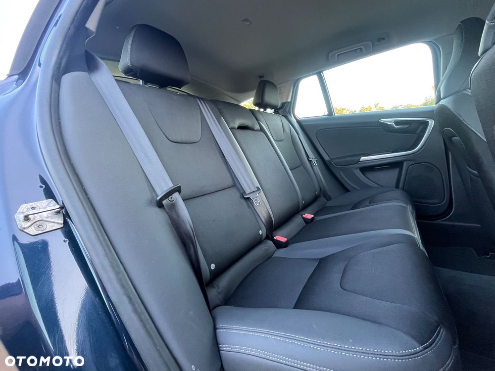 Volvo V60 D3 Momentum - 11