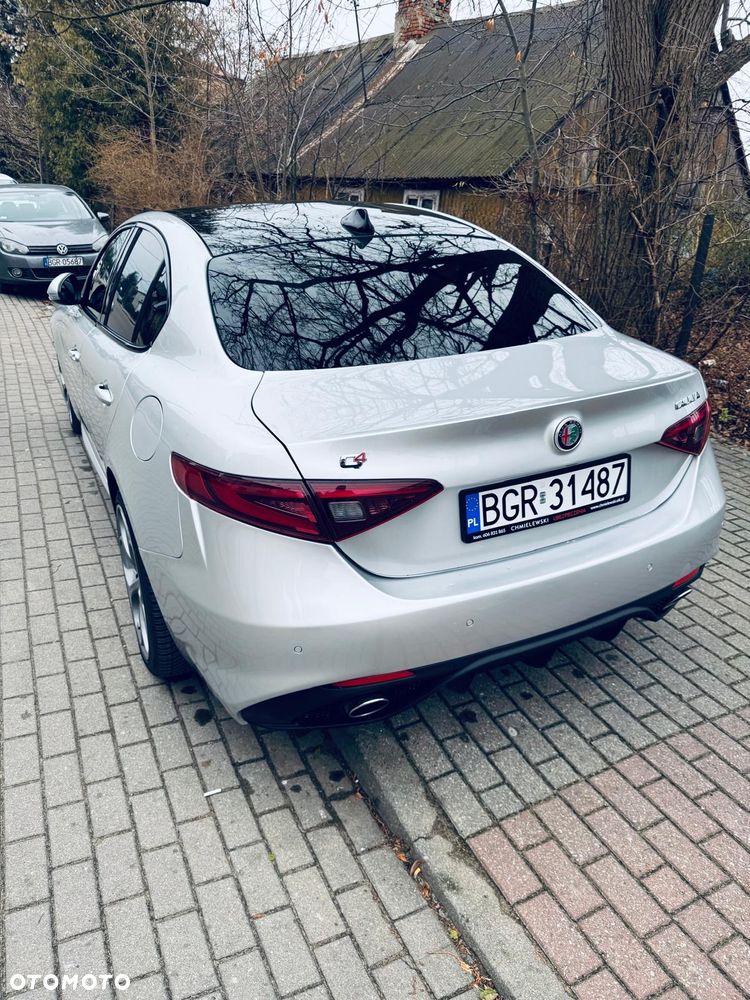 Alfa Romeo Giulia 2.2 AT8-Q4 Veloce - 3