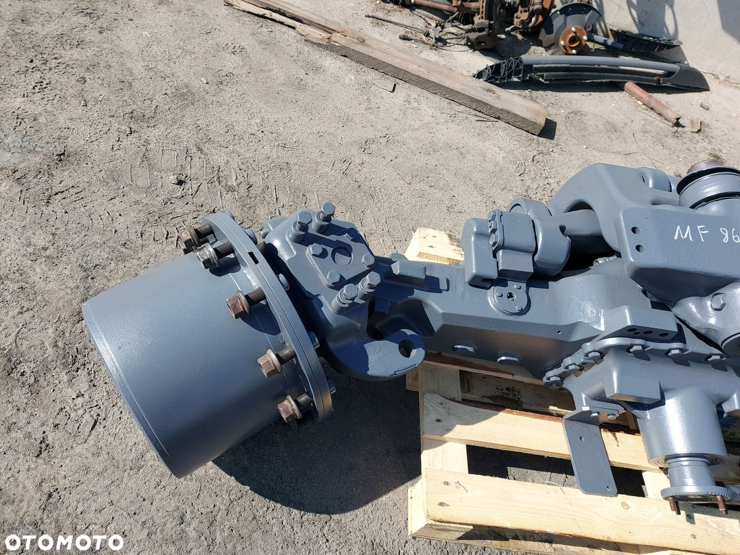 OŚ PRZEDNIA NAPĘD MOST ZWOLNICA 7700102361 MF MASSEY FERGUSON 8680 2011R - 3
