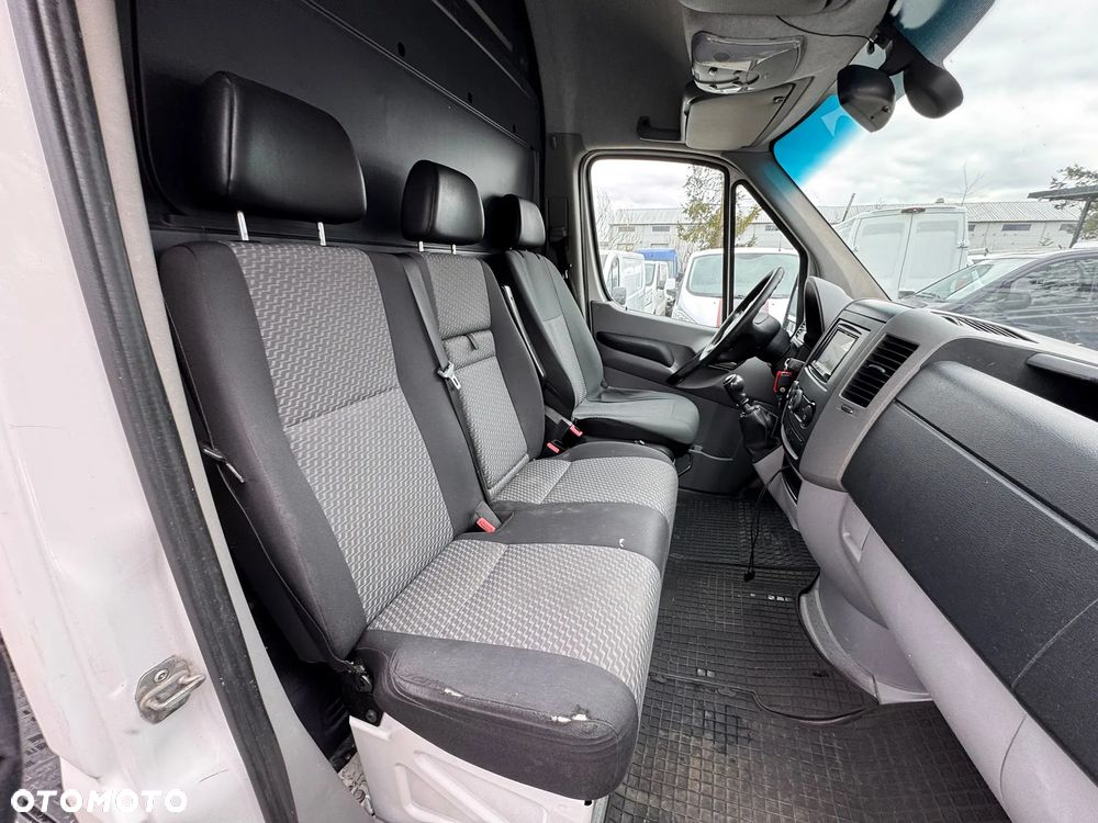 Volkswagen CRAFTER ŚREDNI PO LIFTOWY KLIMATYZACJA - 26