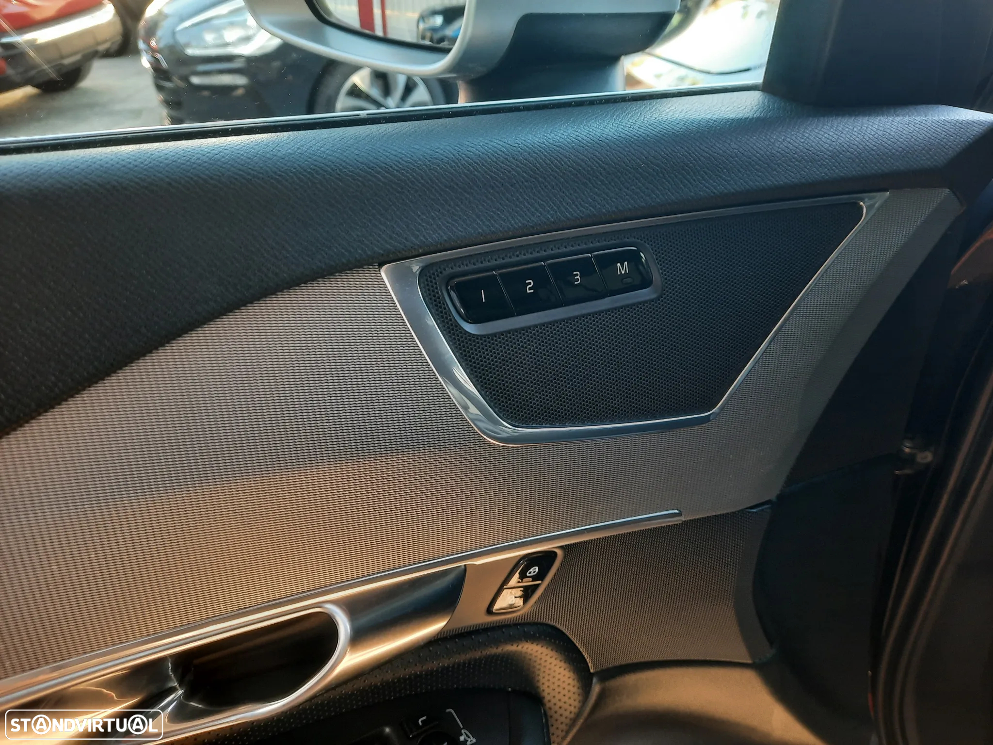 Volvo XC 90 2.0 D4 R-Design - 25