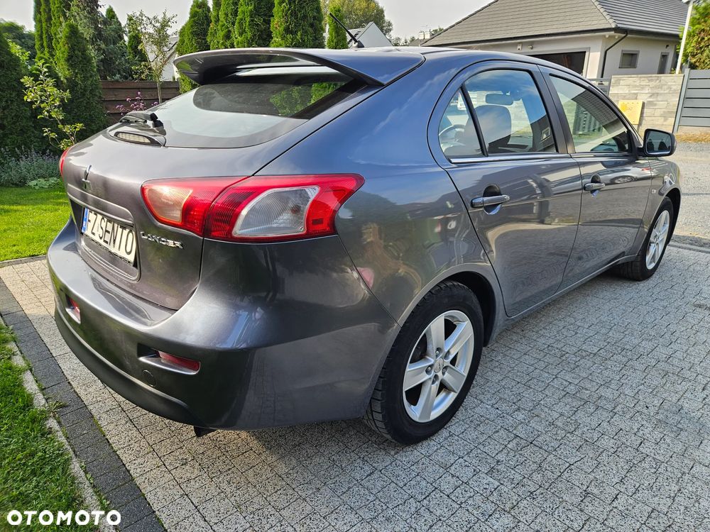 Mitsubishi Lancer 2010 photo 4