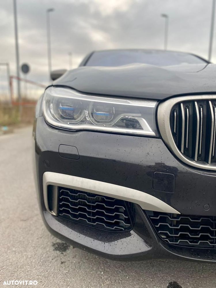 BMW M7 M760Li xDrive - 8
