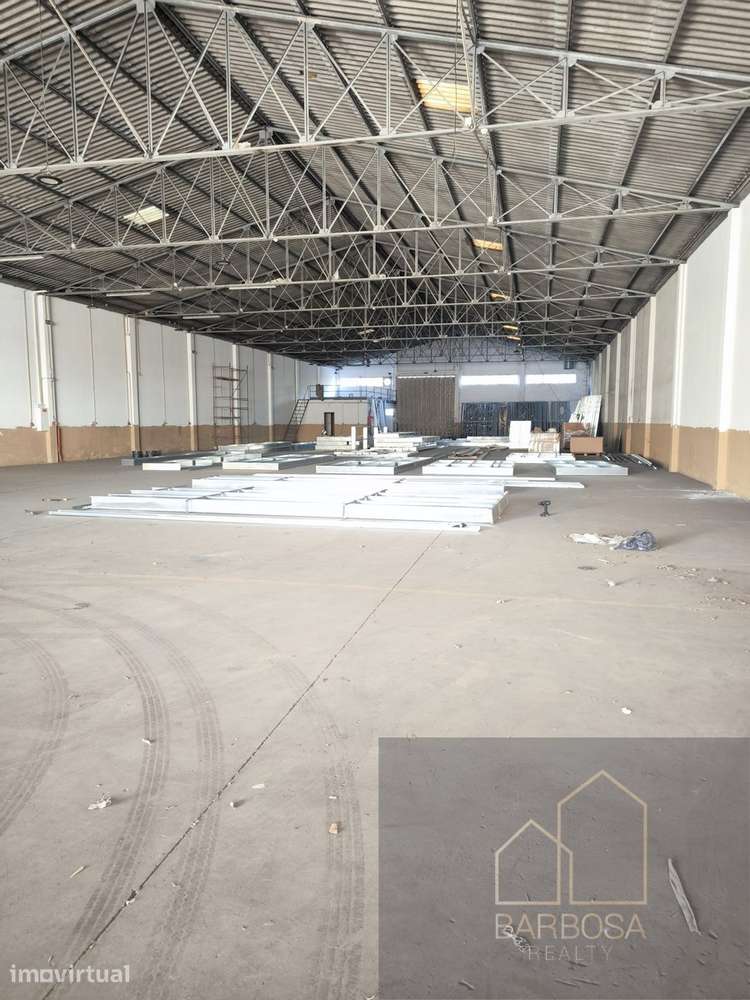 Armazém 2 frentes c/ 1400m2 - portões TIR, logradouros enormes comuns - Grande imagem: 2/31