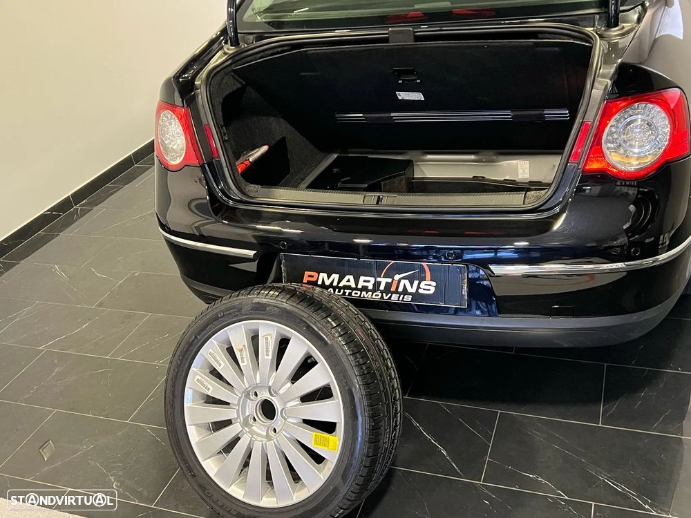 VW Passat 2.0 TDI Highline - 32