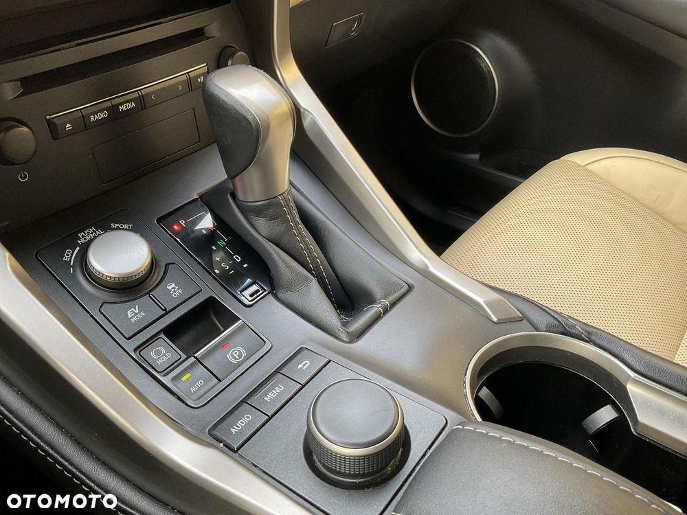 Lexus NX 300h Comfort AWD - 26