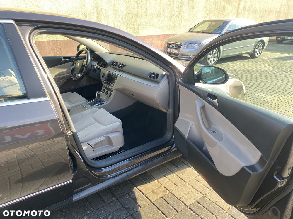 Volkswagen Passat 2.0 TDI Comfortline DSG - 8