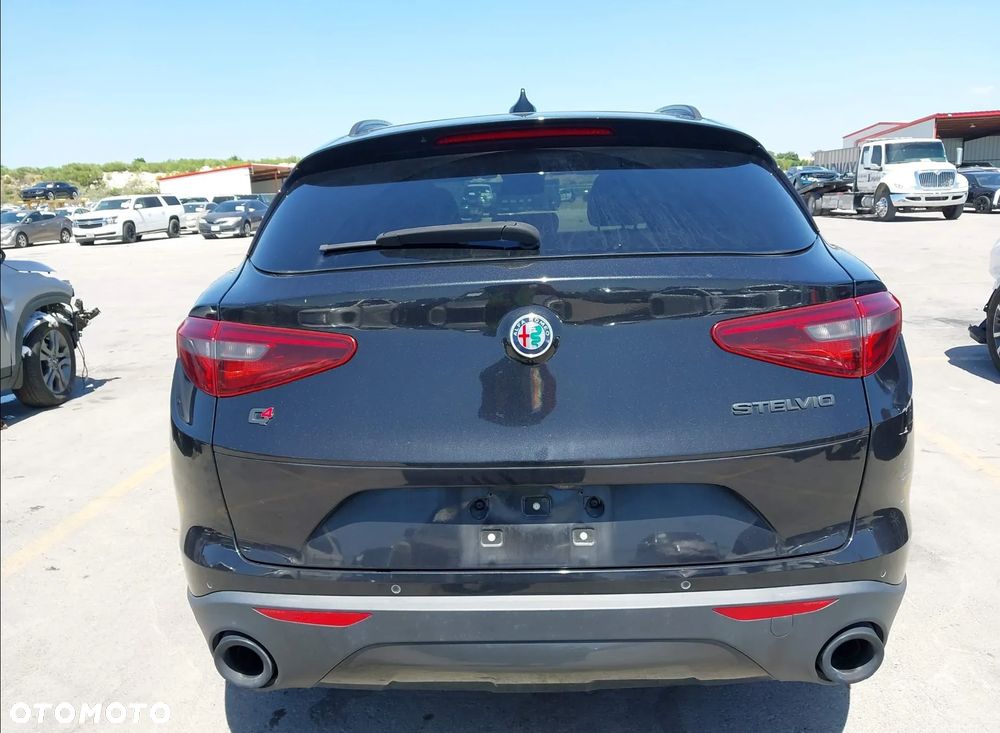 Alfa Romeo Stelvio - 6