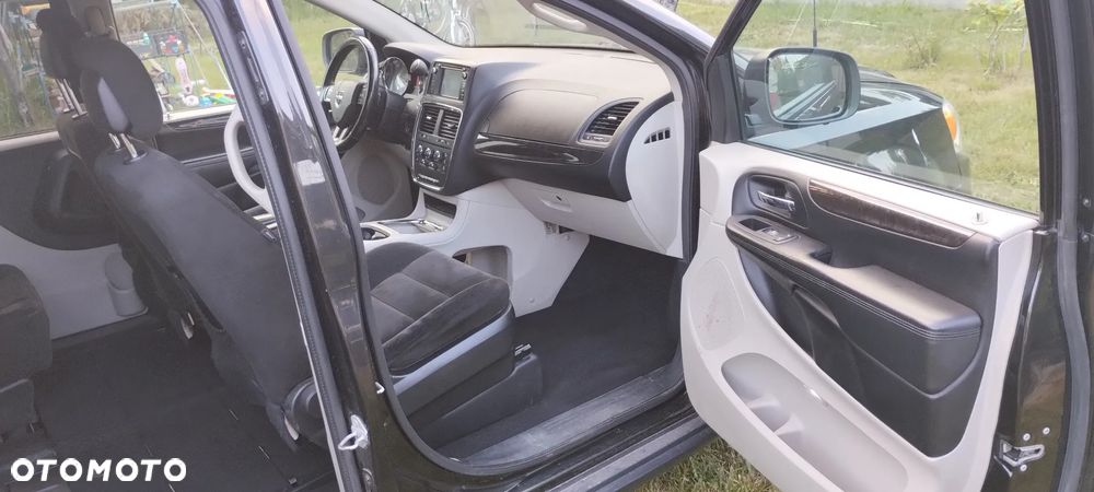 Dodge Grand Caravan - 10