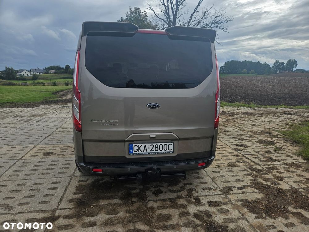 Ford Tourneo Custom - 17