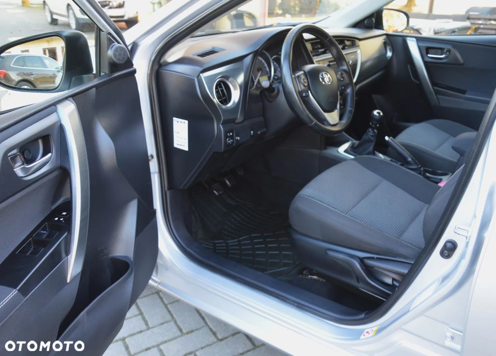 Toyota Auris - 12