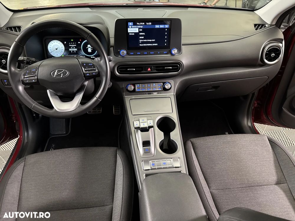 Hyundai KONA - 10