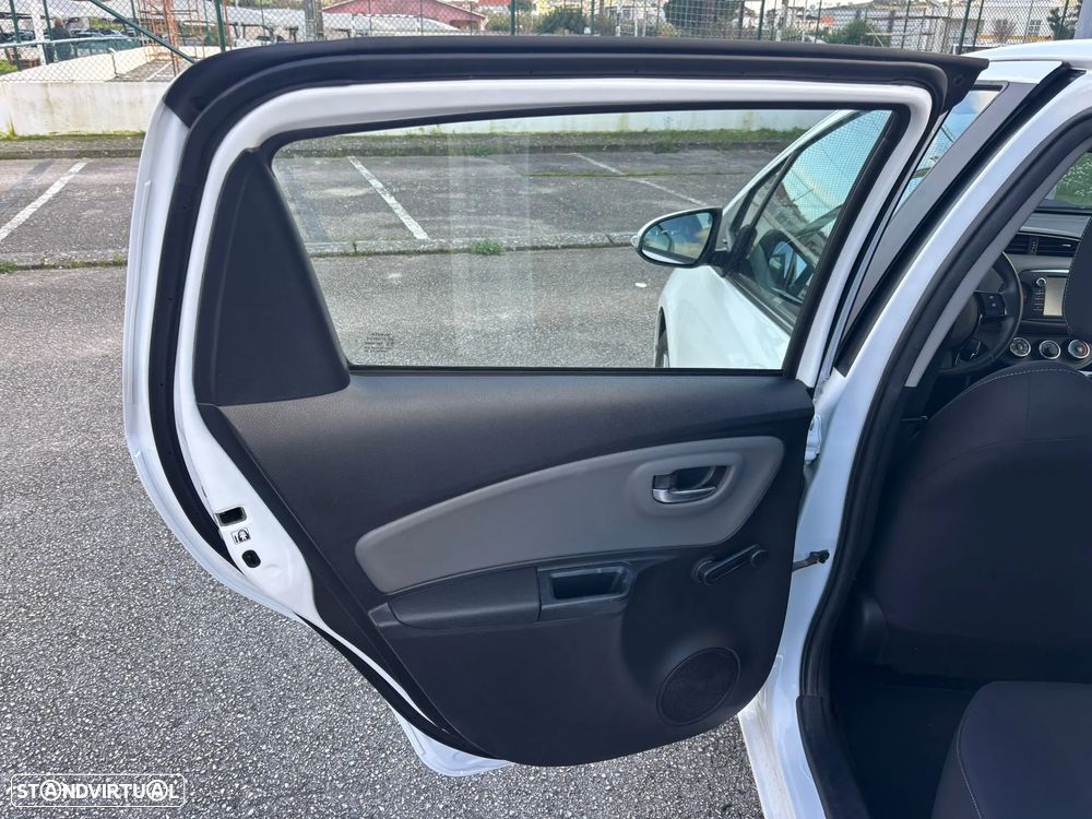 Toyota Yaris 1.0 VVT-i Comfort +PS Style+P.Techno - 38