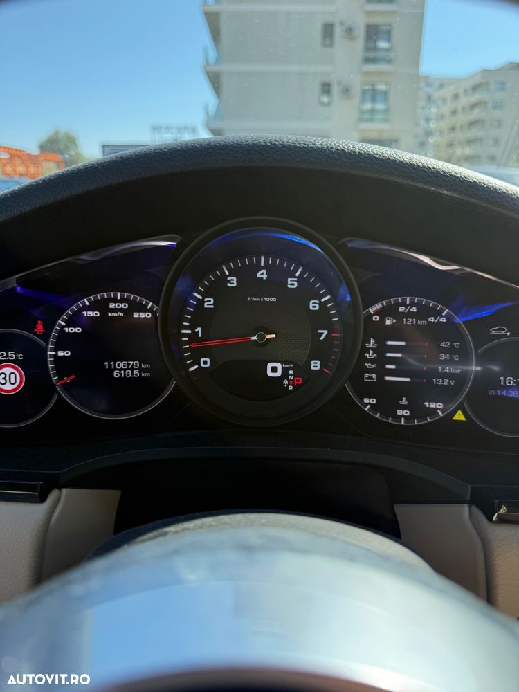Porsche Cayenne Standard - 12