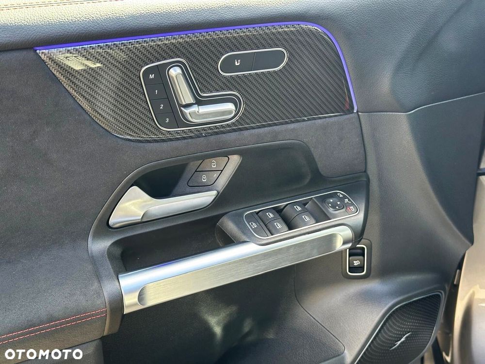 Mercedes-Benz GLB - 16