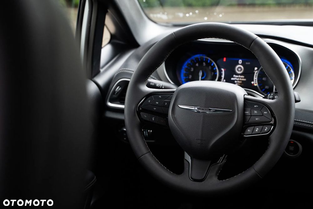 Chrysler Pacifica - 16