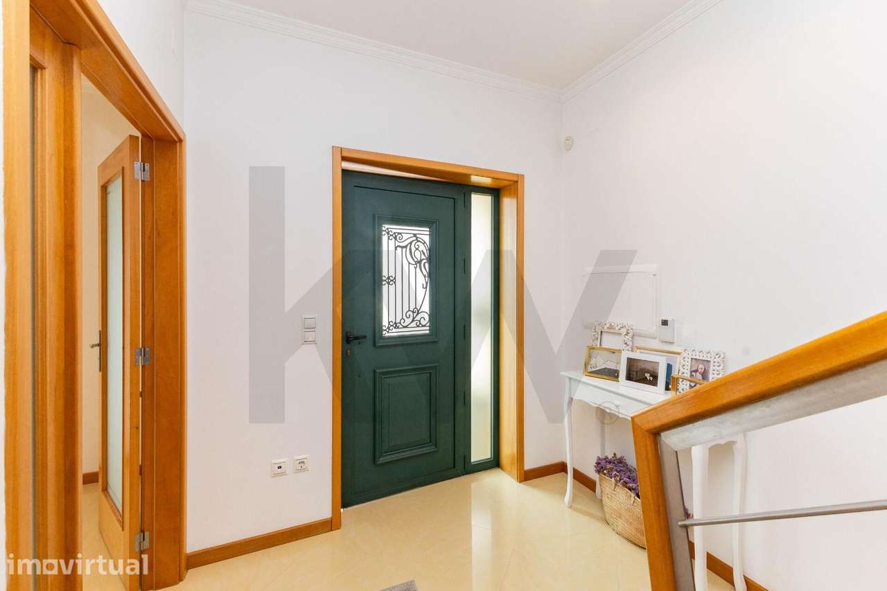 Excelente Moradia T4 em Argoncilhe | Garagem 4 Carros, Jardim e Vistas - Grande imagem: 3/31