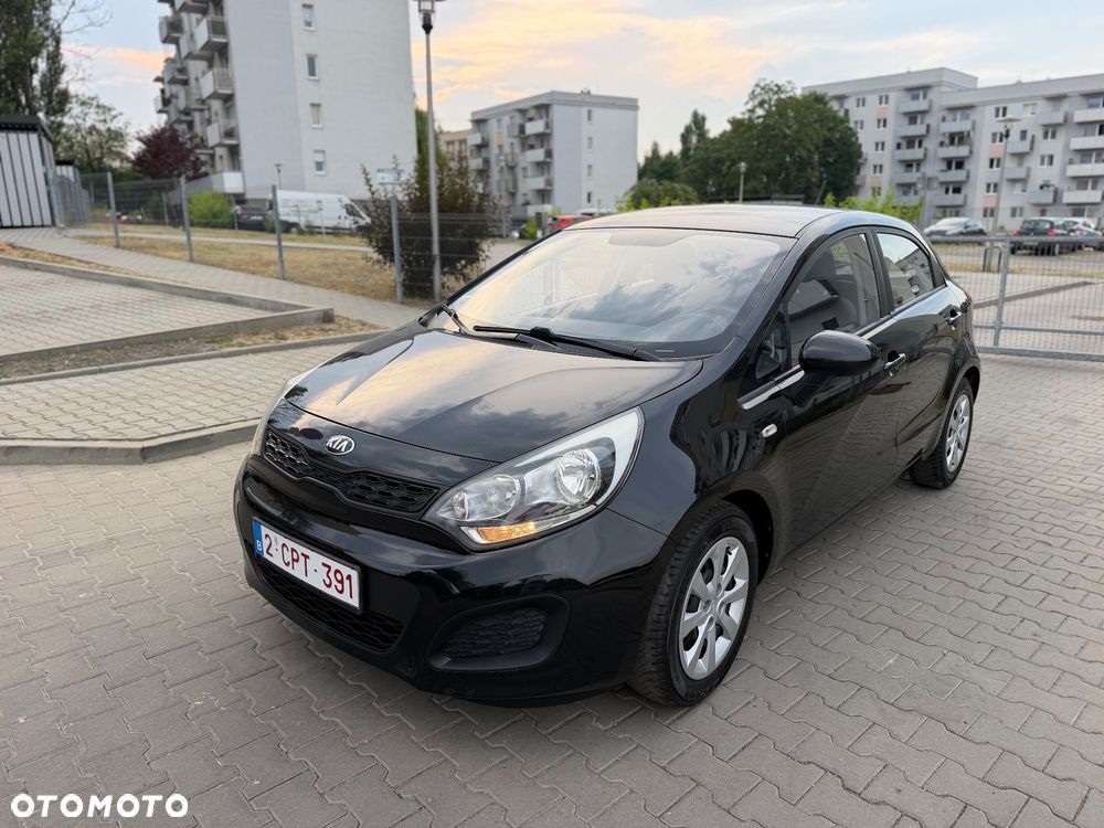 Kia Rio 1.2 Fifa World Cup Edition - 3