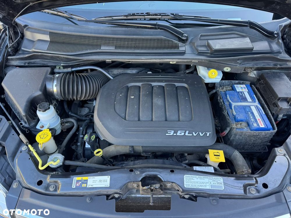 Chrysler Town & Country 3.6 Limited - 15