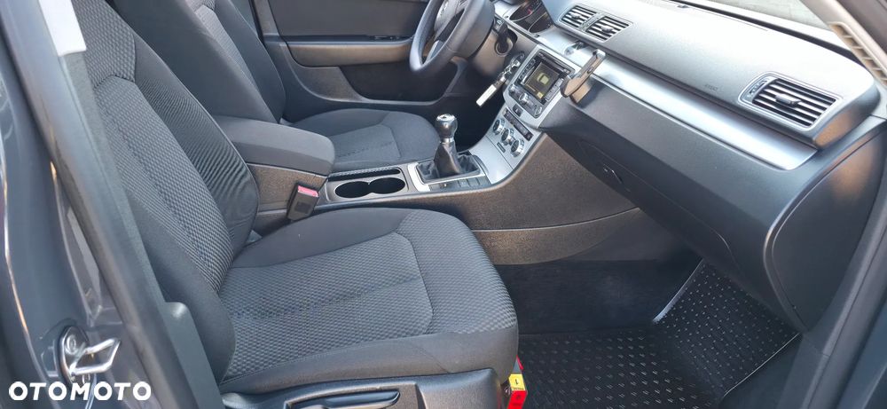 Volkswagen Passat - 12