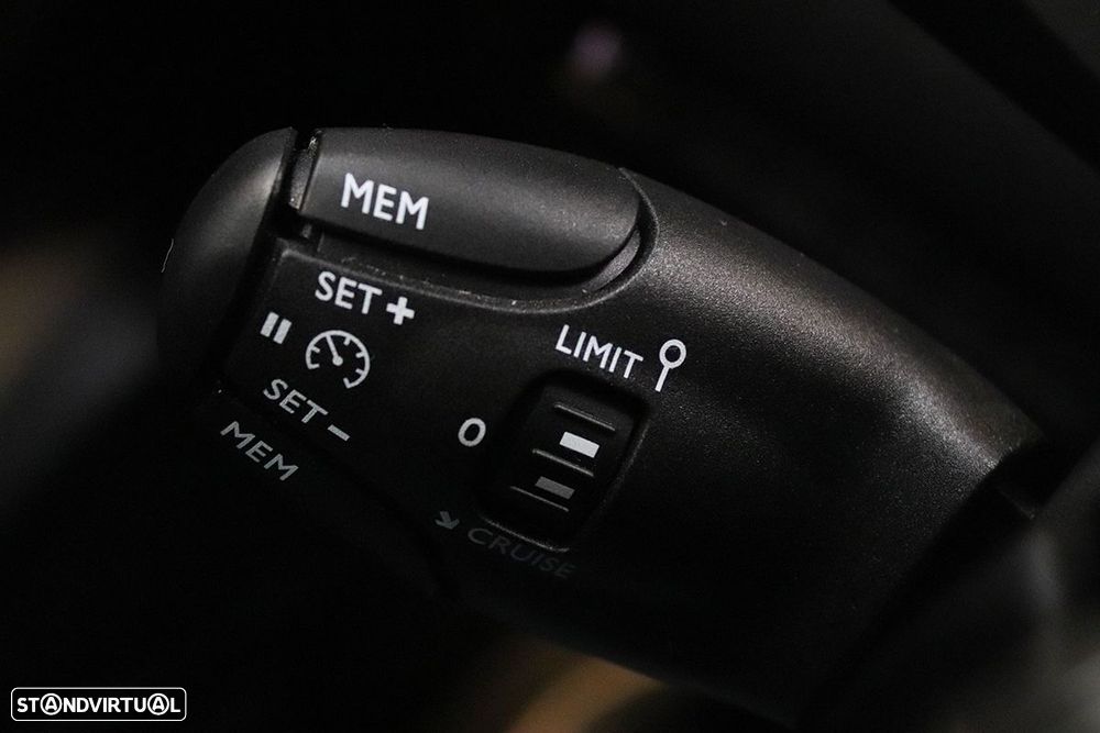 Peugeot 2008 1.2 PureTech Allure - 18