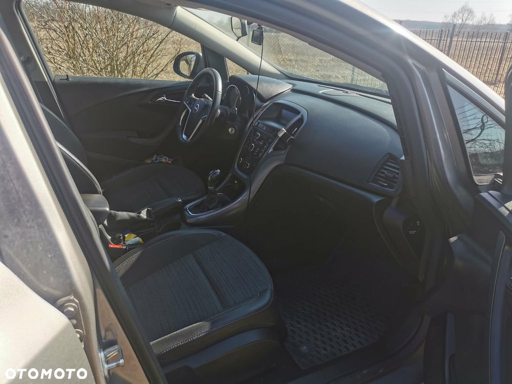 Opel Astra 1.4 T Cosmo - 4