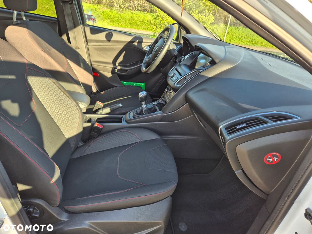 Ford Focus 1.5 EcoBlue Start-Stopp-System ST-LINE - 23