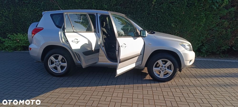 Toyota RAV4 2.0 VVT-i Sol - 4