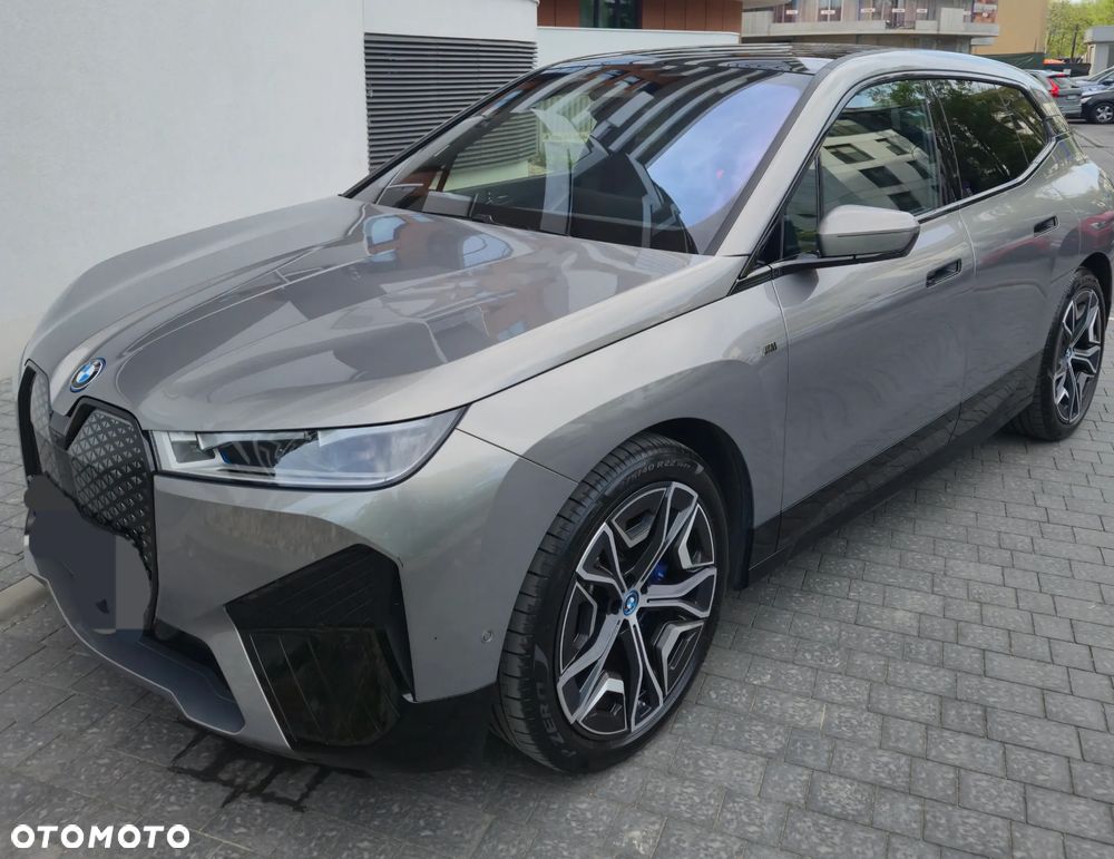 BMW iX - 4