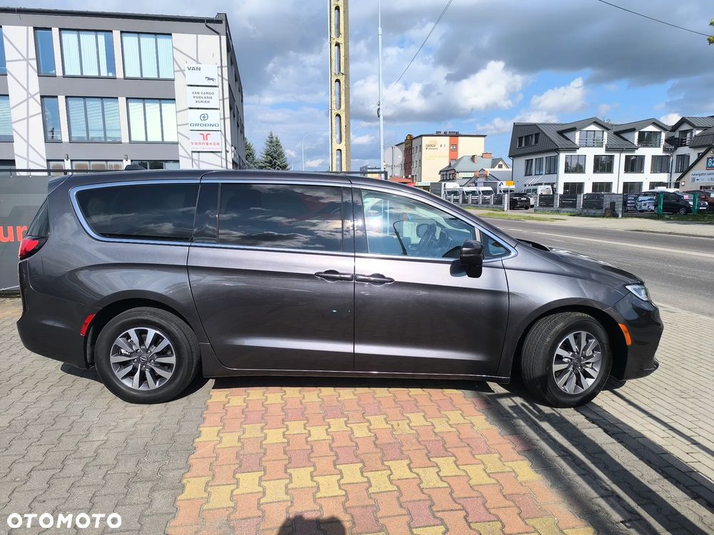 Chrysler Pacifica - 2