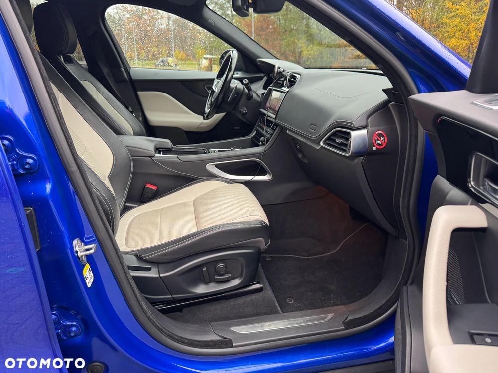 Jaguar F-Pace 2.0 i4P AWD R-Sport - 29