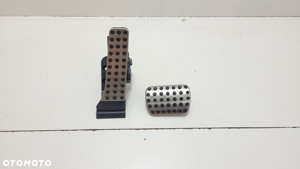 ORYGINALNA NAKŁADKA NA PEDAŁ MERCEDES AMG - 1