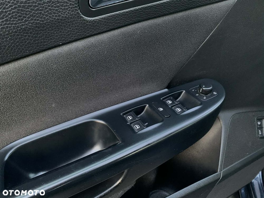 Volkswagen Passat 1.9 TDI DPF BlueMotion - 14