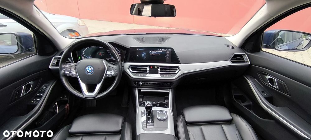 BMW Seria 3 330e Luxury Line - 13