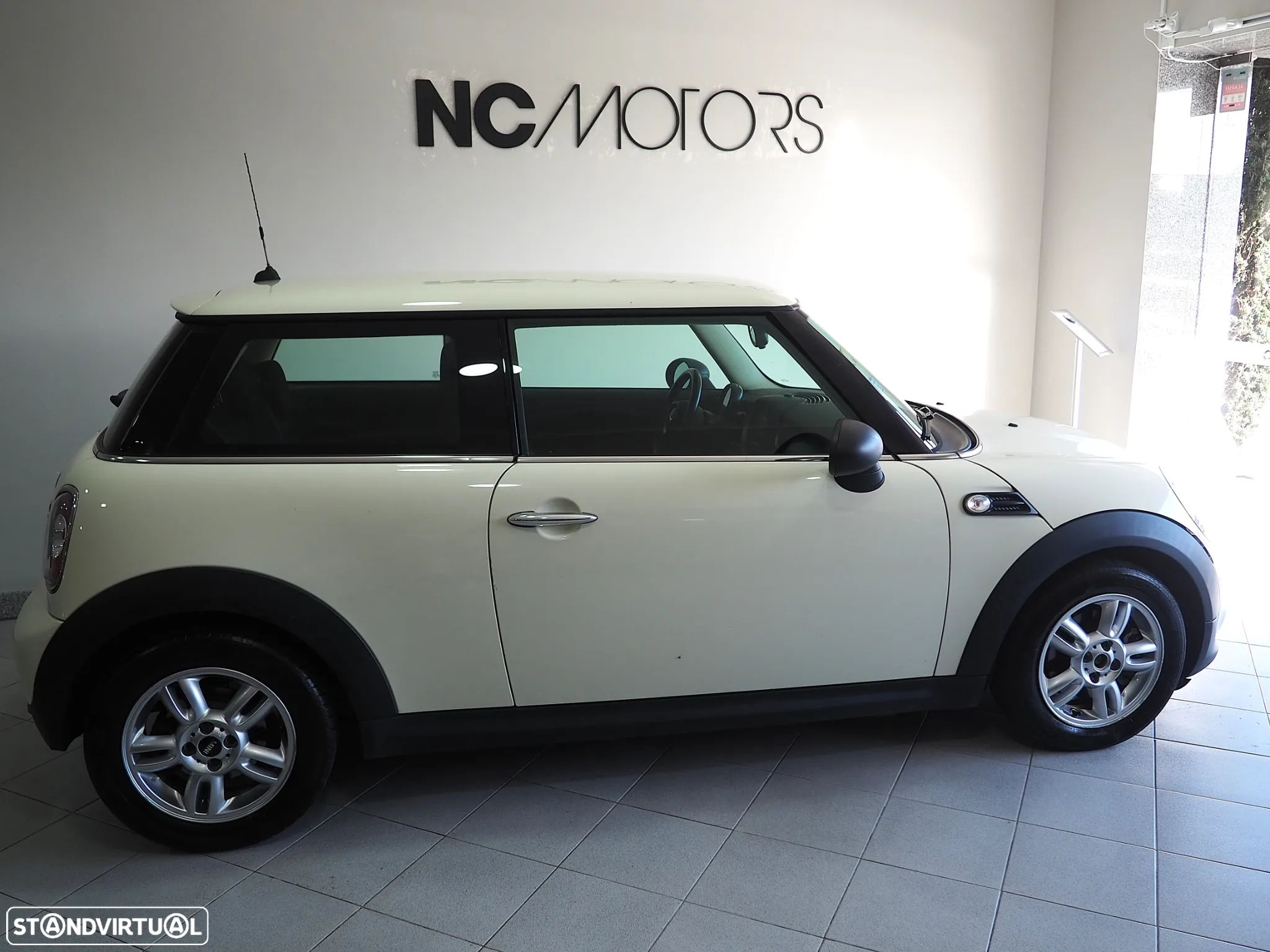 MINI 3 Portas One D - 6