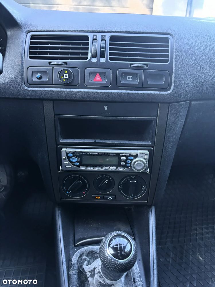 Volkswagen Bora 1.6 Comfortline - 17