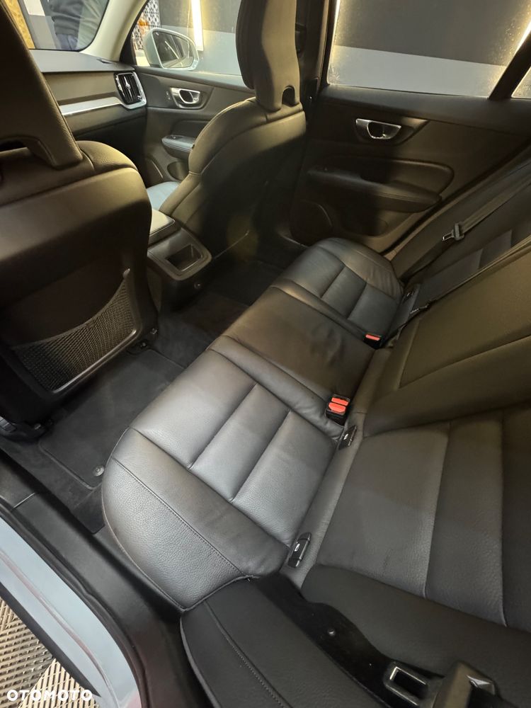 Volvo V60 B3 B Essential - 12