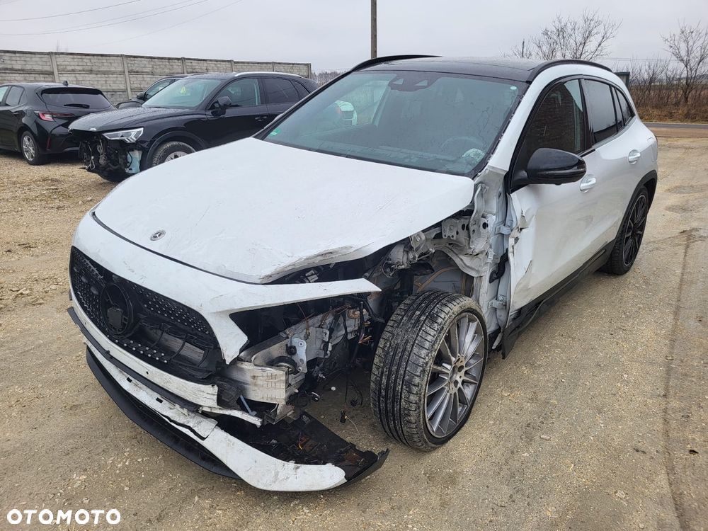 Mercedes-Benz GLA 220 d 4Matic 8G-DCT AMG Line - 2
