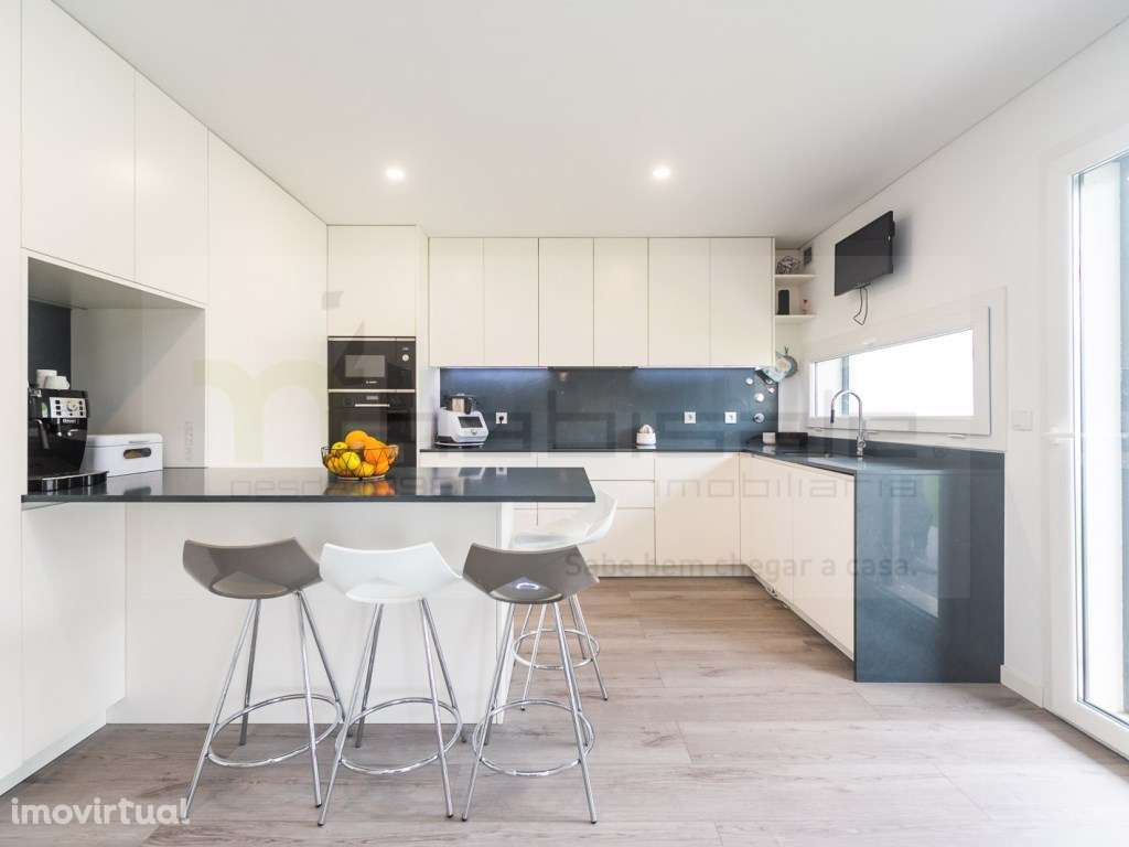 Moradia T4+1 moderna em Vale Grande, Odivelas - Grande imagem: 3/49