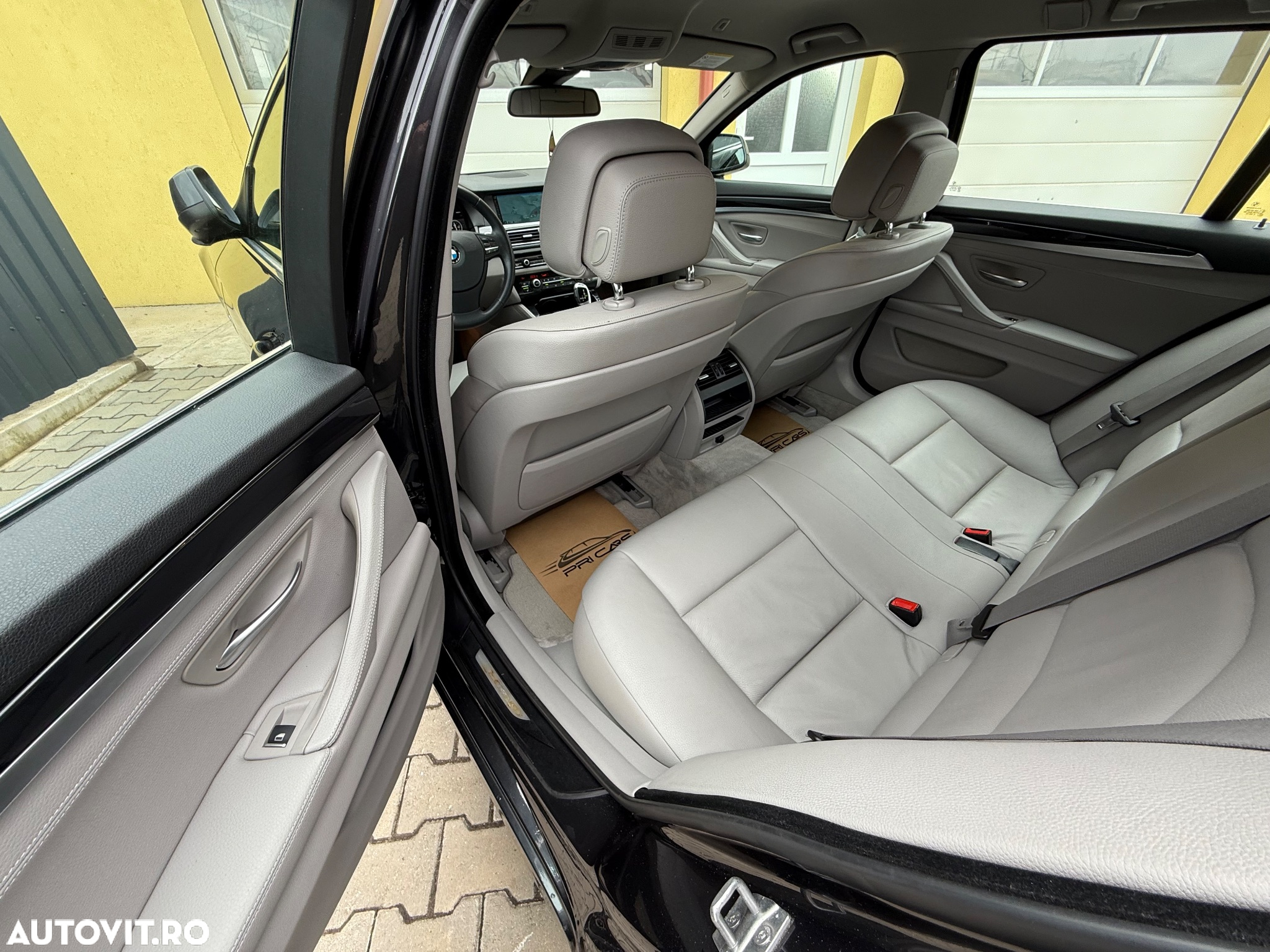 BMW Seria 5 520d Touring Aut. - 10