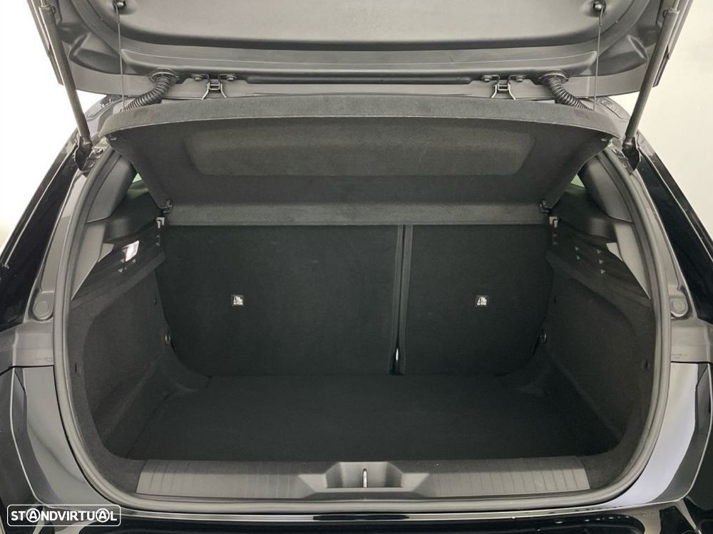 Opel Astra 1.2 T Business — fotografia 13