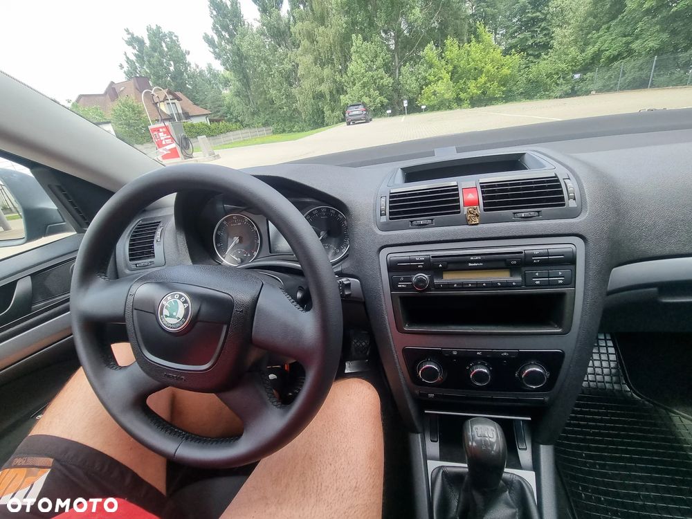 Skoda Octavia 1.6 Ambiente EU5 - 16