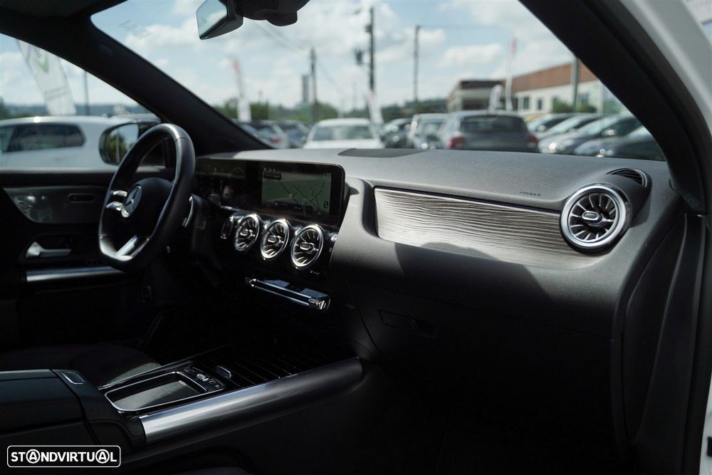 Mercedes-Benz GLA 180 d AMG Line - 38
